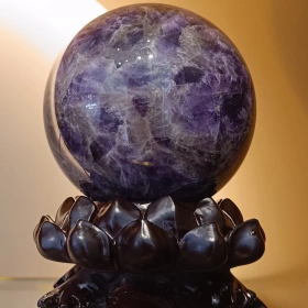 amethyst_crystal_ball_h__17cm_l__10cm_w__10cm